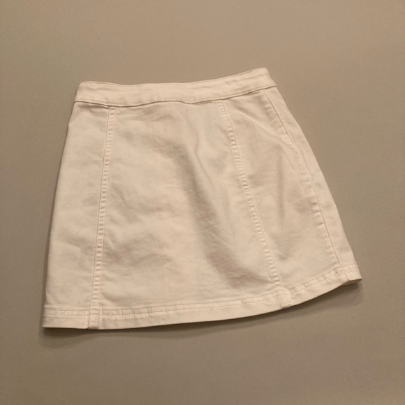 a white jean skirt with buttons - Picture 2 of 4